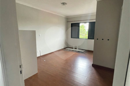 Sobrado à venda com 3 quartos, sendo 2 suítes,  em Vila Oliveira, Mogi das Cruzes, SP