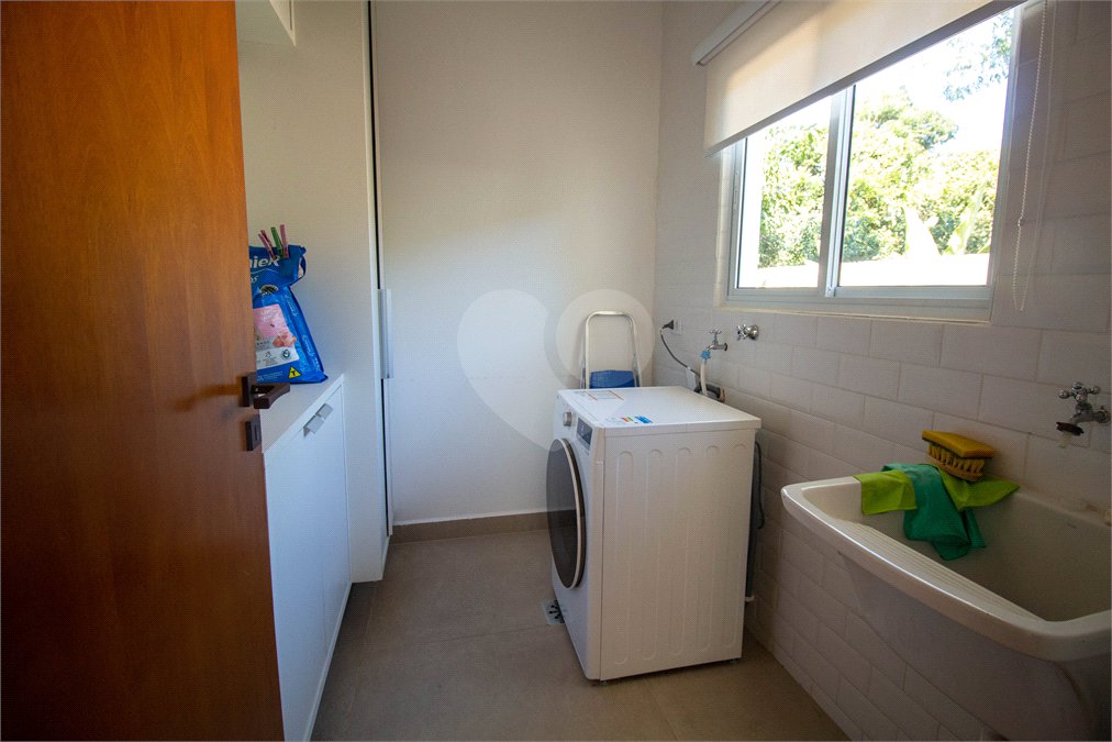 Casa à venda com 4 quartos, sendo 1 suíte,  no condomínio Sítio das Hortências, São Roque - SP