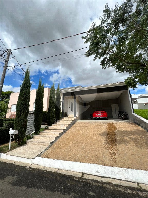 Casa à venda com 3 quartos, sendo 1 suíte, no condomínio Parque do Varvito, Itu - SP