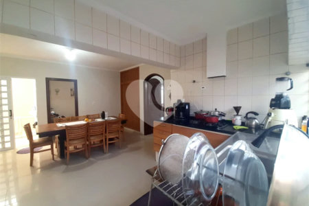 Casa Térrea à venda com 3 quartos, sendo 1 suíte, no Centro, Vinhedo, SP