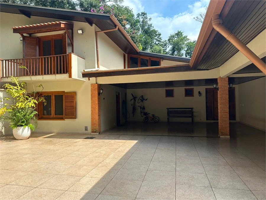 Casa à venda com 4 quartos, sendo 2 suítes, no condomínio Chacara Marques, Santana de Parnaíba - SP