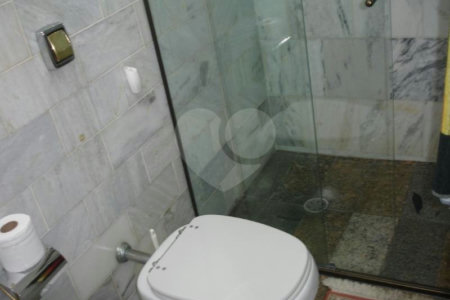 Casa à venda com 4 quartos, sendo 2 suítes, em Aclimação, São Paulo, SP