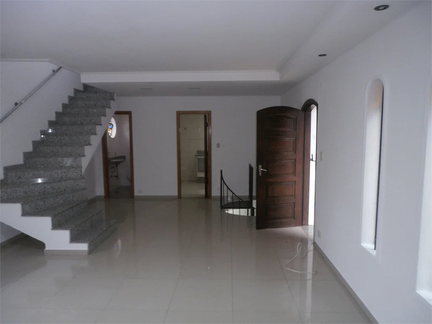 Sobrado à venda ou para alugar com 4 quartos, sendo 1 suíte,  em Vila Butantã, São Paulo, SP