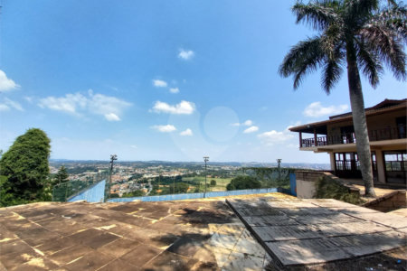 Casa à venda com 14 quartos, sendo 10 suítes, no condomínio Rua do Observatorio 2270, Vinhedo - SP