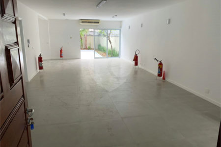 Sobrado à venda ou para alugar com 7 quartos, sendo 3 suítes, em Vila Mariana, São Paulo, SP