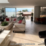 Casa à venda com 4 suítes no condomínio Villaggio Houda, São Paulo - SP