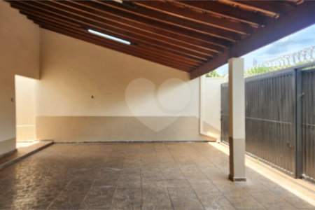 Casa à venda com 4 quartos, sendo 1 suíte, em Jardim Roberto Selmi Dei, Araraquara, SP