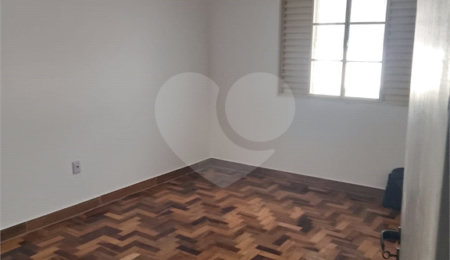 Casa à venda com 4 quartos, sendo 1 suíte,  em Bosque dos Eucaliptos, São José dos Campos, SP