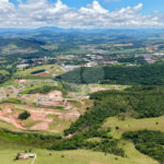 Casa térrea 3 dormitórios (3 suítes), espaço gourmet, piscina, 2 vagas garagem, condomínio fechado com ampla área lazer