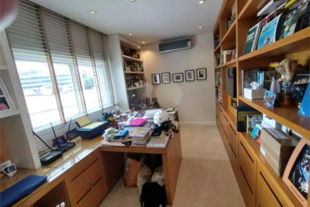 Casa à venda ou para alugar com 4 suítes no condomínio Solares Vila Europa, São Paulo - SP