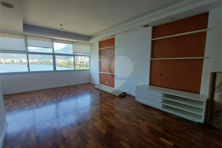 Apartamento à venda com 3 quartos, sendo 1 suíte,  em Lagoa, Rio de Janeiro, RJ