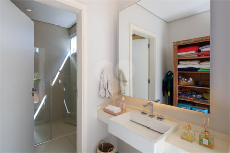 Sobrado à venda com 5 suítes em Jardim Cordeiro, São Paulo, SP