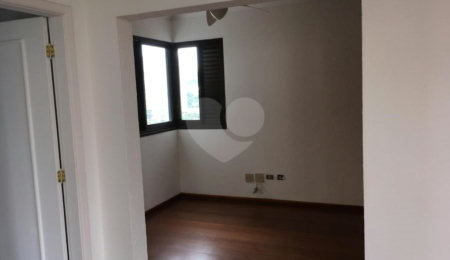 Apartamento à venda com 4 quartos, sendo 2 suítes,  em Vila Andrade, São Paulo, SP
