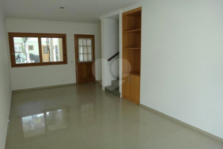 Casa à venda ou para alugar com 4 quartos, sendo 2 suítes, no condomínio Vila Hípica, São Paulo - SP