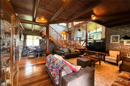 Casa à venda com 4 suítes em Vila Natal, Campos do Jordão, SP