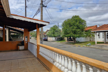 Casa para alugar com 3 quartos, sendo 1 suíte, no condomínio Santa Mônica, Atibaia - SP