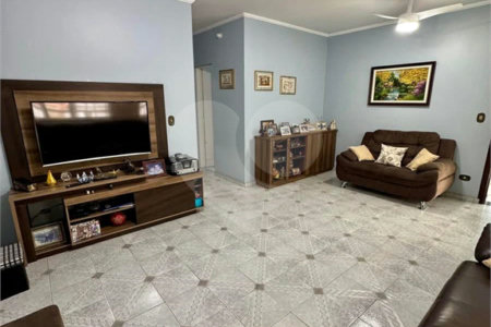 Sobrado à venda com 4 quartos, sendo 1 suíte,  em Vila Cleonice, São Paulo, SP