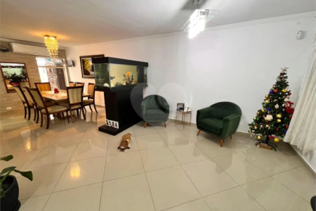 Casa à venda com 3 quartos, sendo 1 suíte, em Jardim Oriental, São Paulo, SP