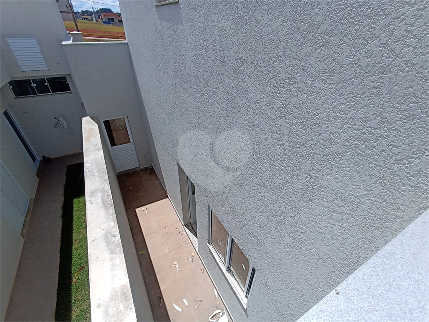 Casa à venda com 3 quartos, sendo 1 suíte, no condomínio Residencial Golden Ville, Itapetininga - SP