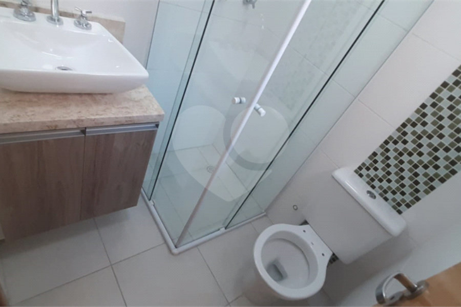 Casa à venda com 3 quartos, sendo 2 suítes, no condomínio Mário Araújo, São Paulo - SP