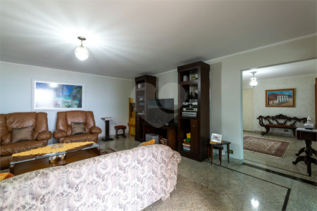 Sobrado à venda com 4 quartos, sendo 2 suítes, em Brooklin Velho, São Paulo, SP