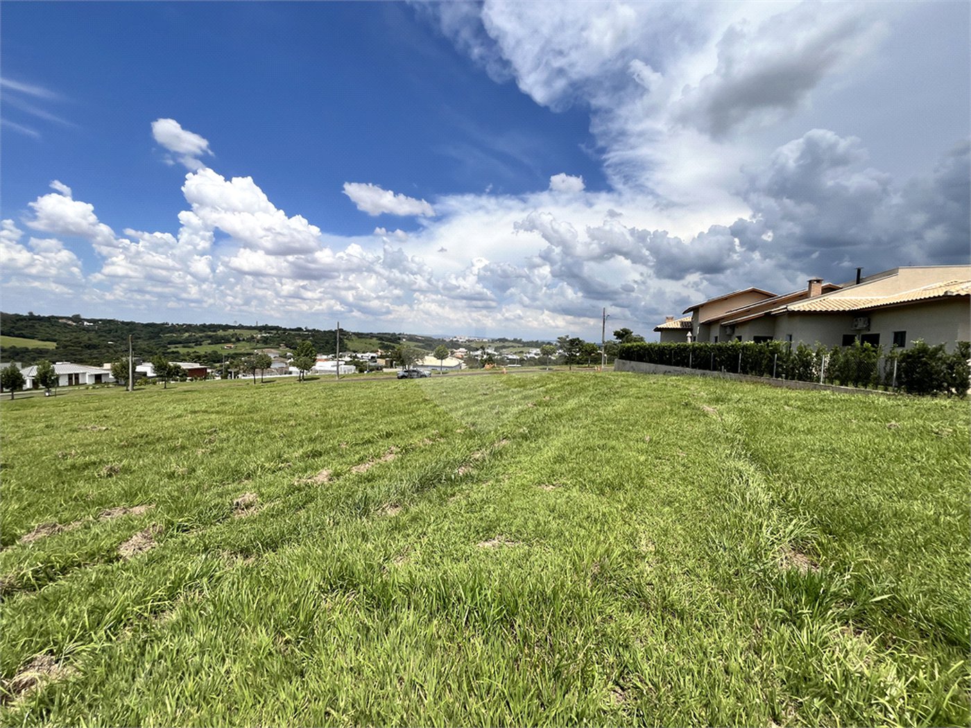 Terreno à venda no condomínio Residencial Saint Charbel, Araçoiaba da Serra - SP