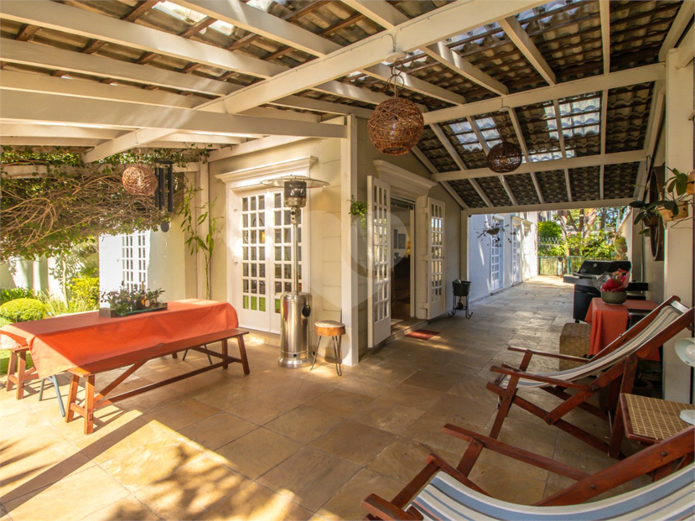 Casa à venda com 5 quartos, sendo 4 suítes, no condomínio Bounganville, São Paulo - SP