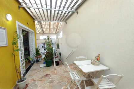 Sobrado à venda com 3 quartos, sendo 1 suíte, em Vila Gomes, São Paulo, SP