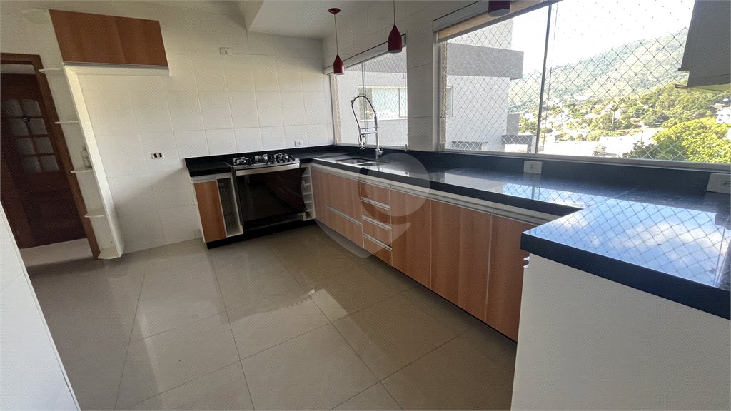 Sobrado à venda com 3 suítes em Jardim Maristela, Atibaia, SP