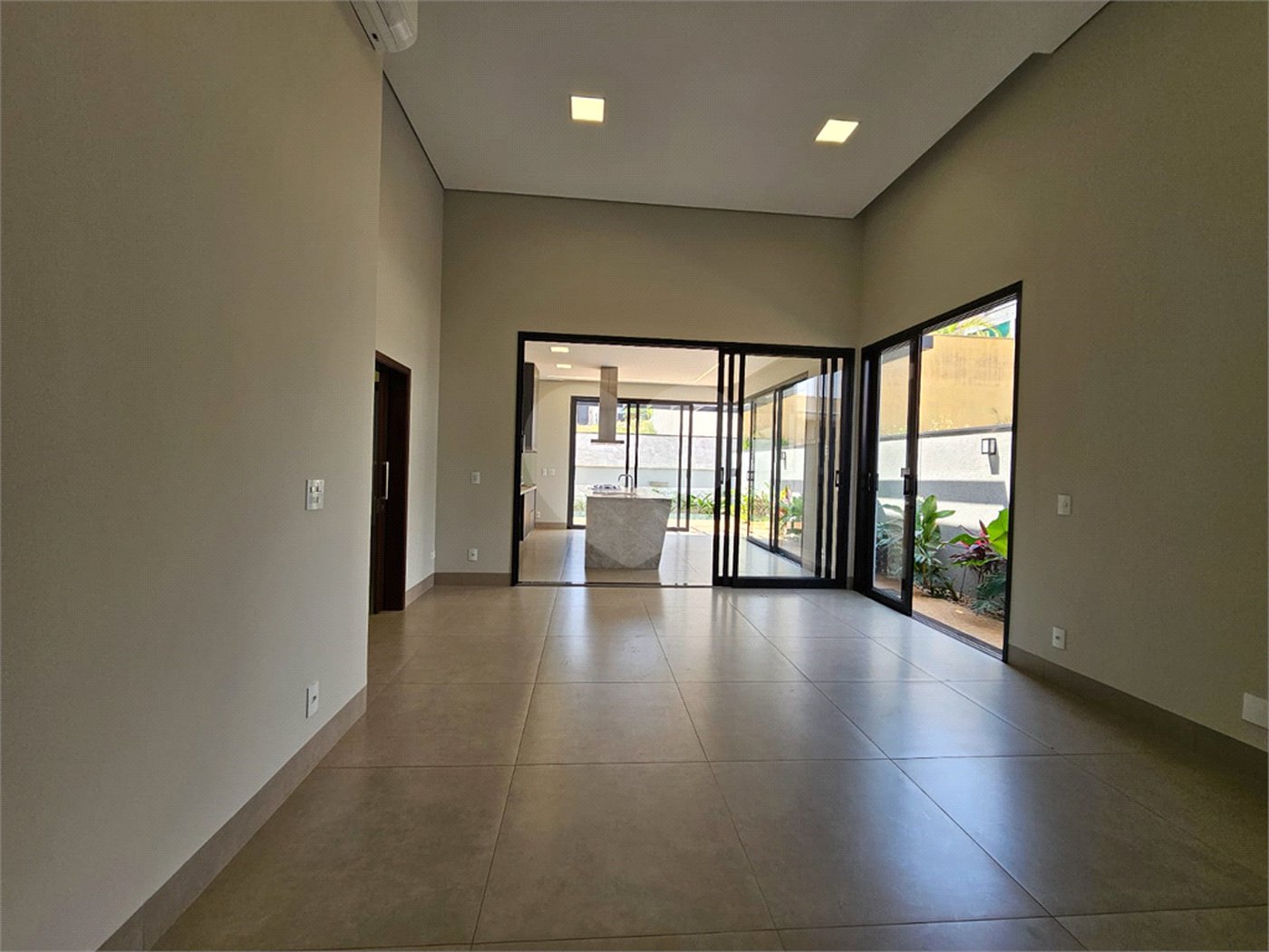 Casa à venda com 4 suítes no condomínio Residencial Terras de Siena, Ribeirão Preto - SP