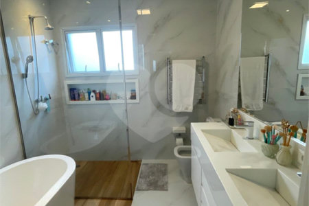 Casa à venda com 3 suítes no condomínio Hills, Arujá - SP