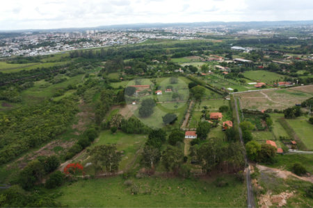 Casa à venda com 8 quartos, sendo 4 suítes, no condomínio Santa Filomena, Salto - SP