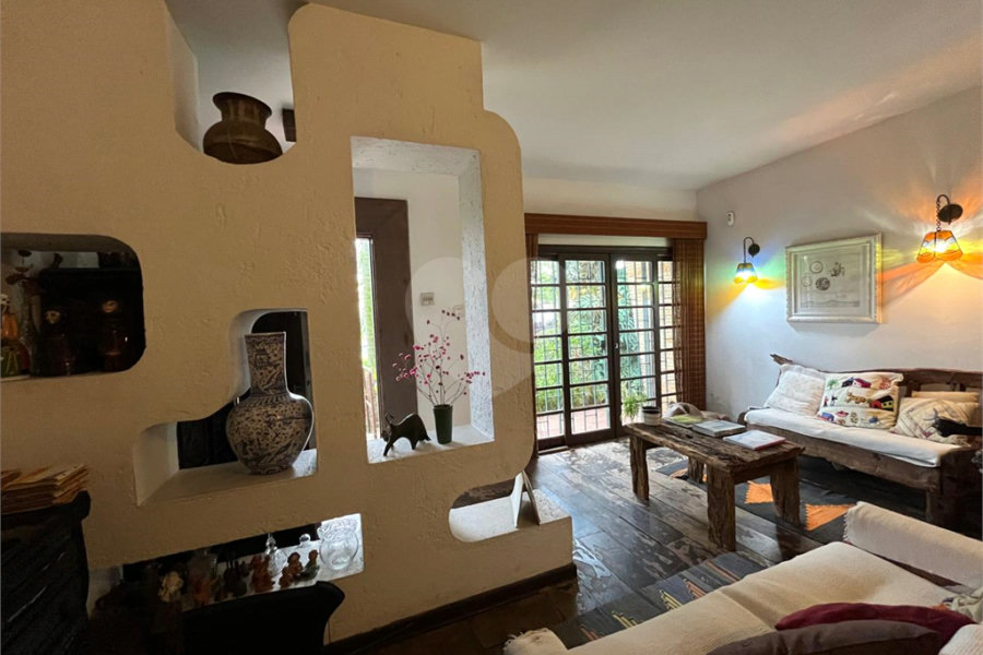 Sobrado à venda com 5 quartos, sendo 1 suíte, em Palmas do Tremembé, São Paulo, SP