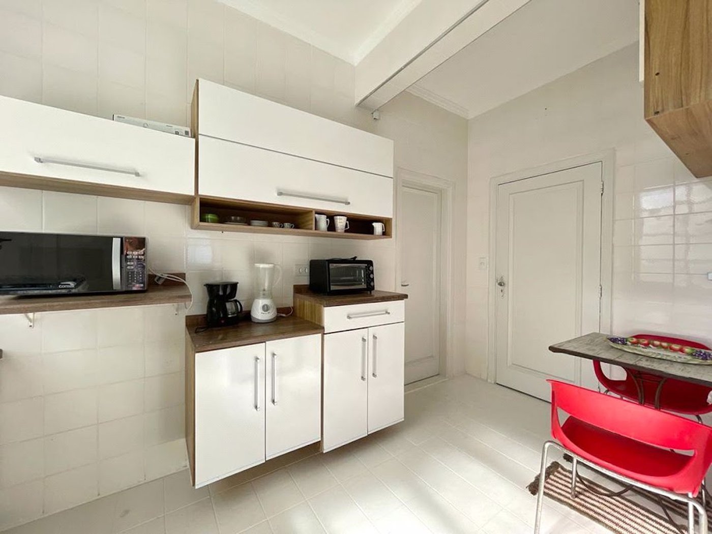 Apartamento Frente Mar com 4 Quartos para Venda ou Locação em Pitangueiras – Guarujá/SP