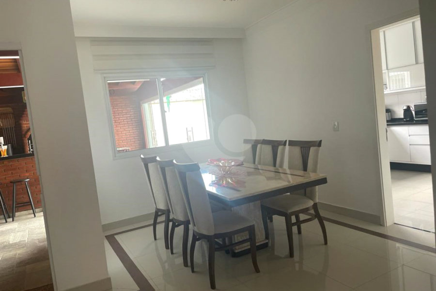 Casa à venda com 4 quartos, sendo 3 suítes,  no condomínio The House, São Paulo - SP