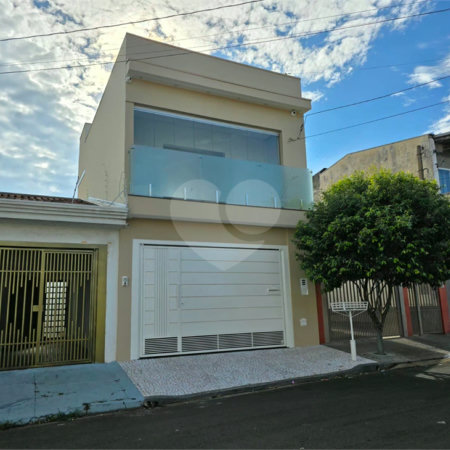 Sobrado 3 quartos 1 suíte e área de lazer