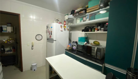 Casa à venda com 3 quartos, sendo 1 suíte,  no condomínio Regina, São Paulo - SP