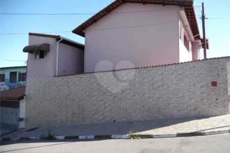 Sobrado à venda com 3 quartos, sendo 2 suítes, em Vila Júlia, Poá, SP
