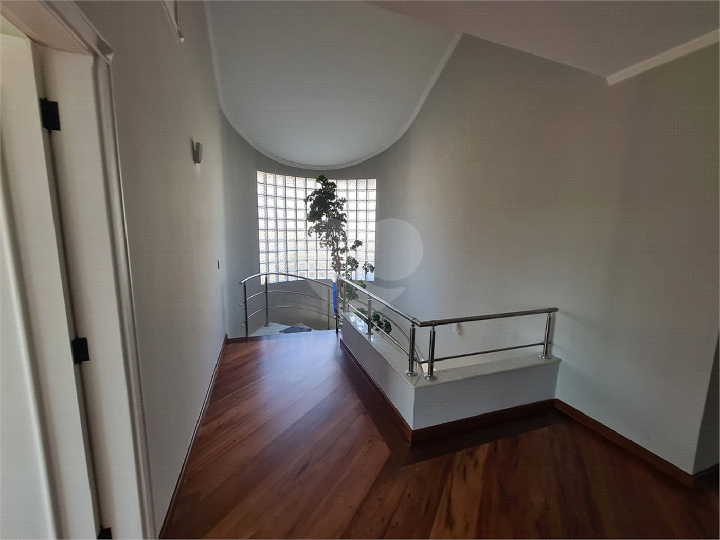 Casa à venda com 3 suítes no condomínio Estância Marambaia, Vinhedo - SP