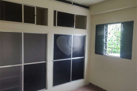 Sobrado à venda com 4 quartos em Jardim Limoeiro, São José dos Campos, SP