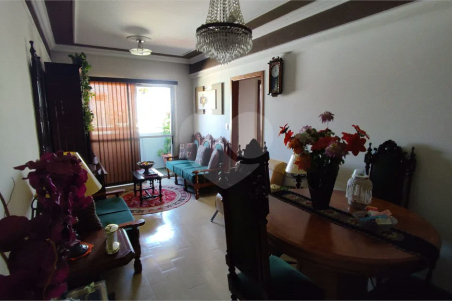 Vende-se apartamento de dois dormitórios no Edifício Marseille, no Centro de Piracicaba;