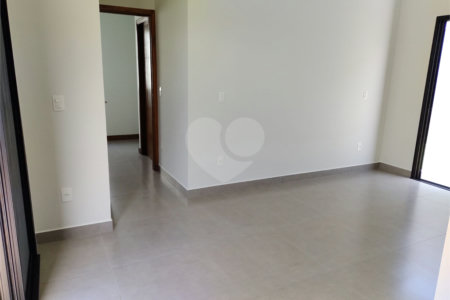 Casa no condomínio Parque Faber IV