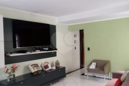 Sobrado à venda com 3 quartos, sendo 1 suíte, em Vila Mazzei, São Paulo, SP
