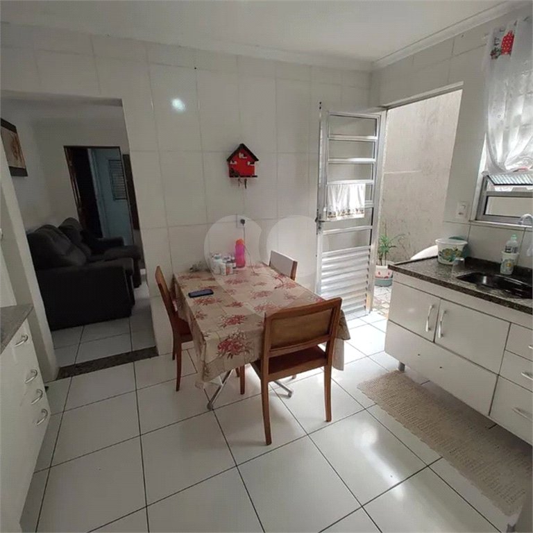 Casa à venda com 2 quartos, sendo 1 suíte, em Parque Maria Domitila, São Paulo, SP