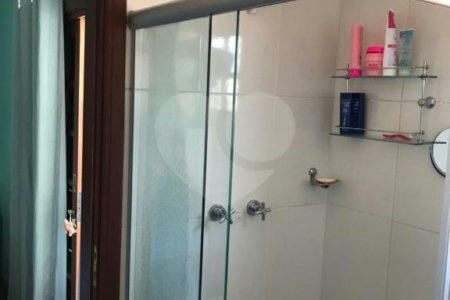 Casa à venda com 3 quartos, sendo 1 suíte, no condomínio Residencial Gabriela, São Paulo - SP
