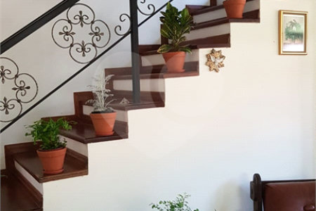 Casa à venda ou para alugar com 5 quartos, sendo 1 suíte, em Cumbari, Mairiporã, SP