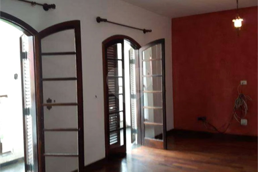 Sobrado à venda com 5 quartos, sendo 3 suítes, em Vila Clarice, São Paulo, SP