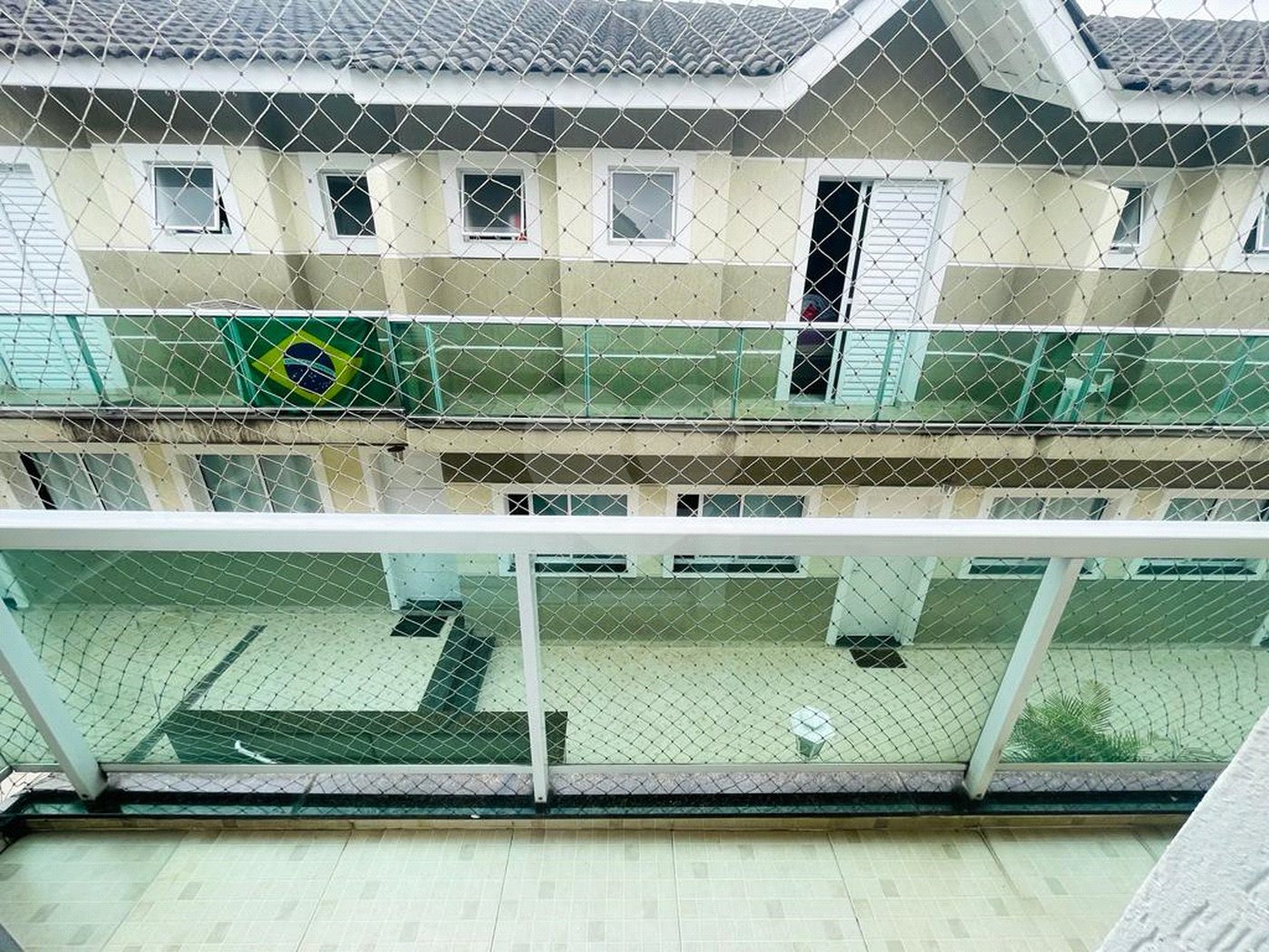 Casa à venda com 3 quartos, sendo 1 suíte,  no condomínio Rafaela I, São Paulo - SP