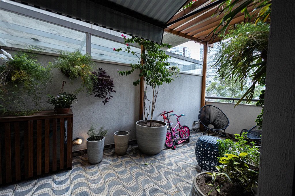 Apartamento à venda com 5 quartos, sendo 4 suítes, em Parque Reboucas, São Paulo, SP