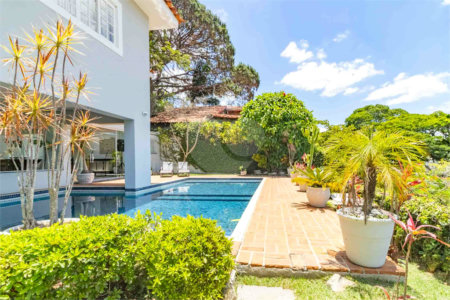 Casa à venda com 7 quartos, sendo 5 suítes,  em Morumbi, São Paulo, SP